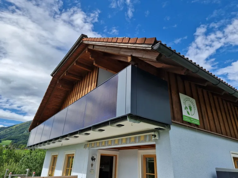 Mehr über den Artikel erfahren PV-Dach- und Balkonlösung mit intelligenter Flächennutzung , über 10 kWp Sonnenenergie für maximale Unabhängigkeit