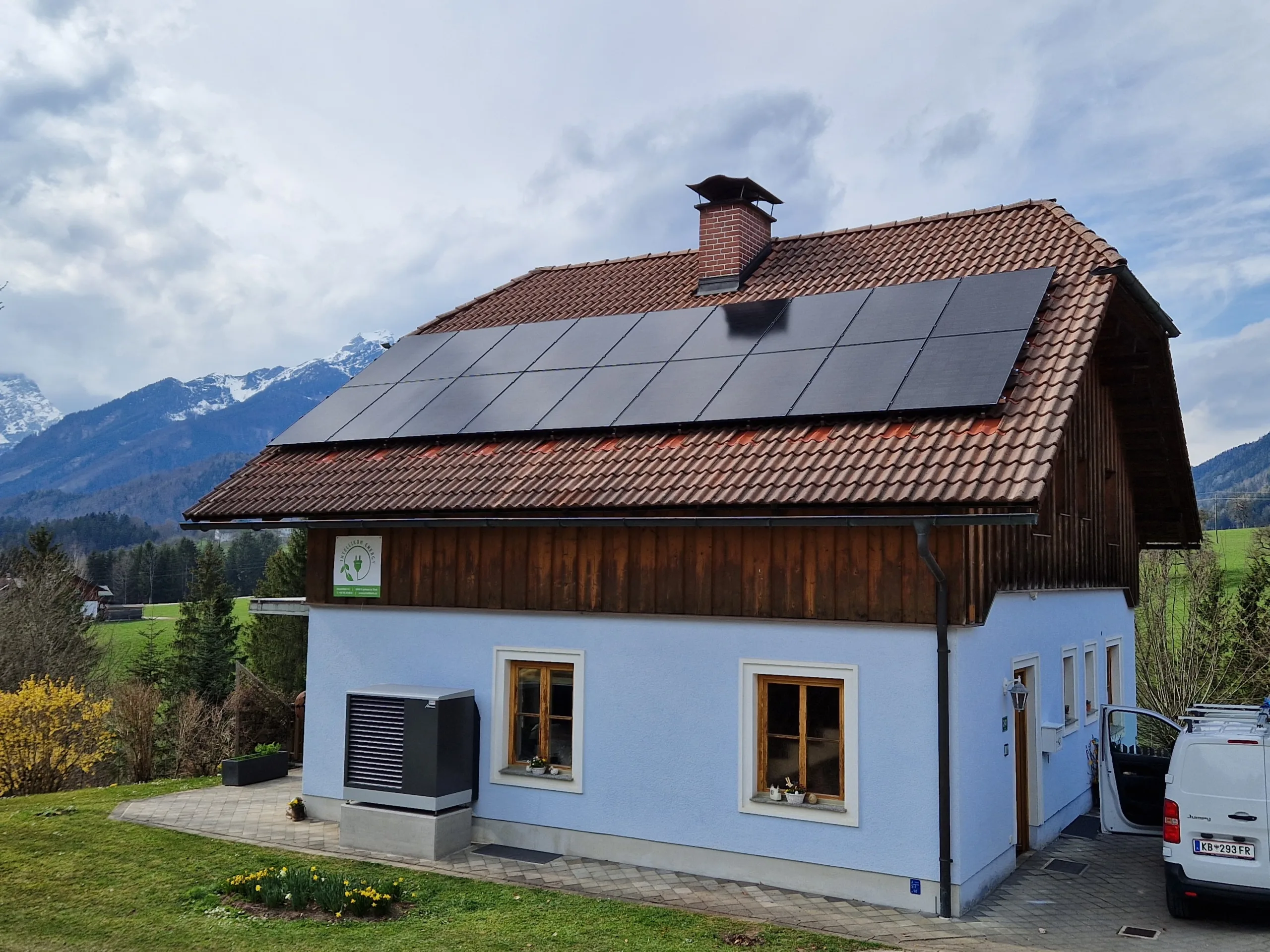 Mehr über den Artikel erfahren Kompakt, leise, stark: 5,3 kWp Photovoltaik für modernes Stadtleben