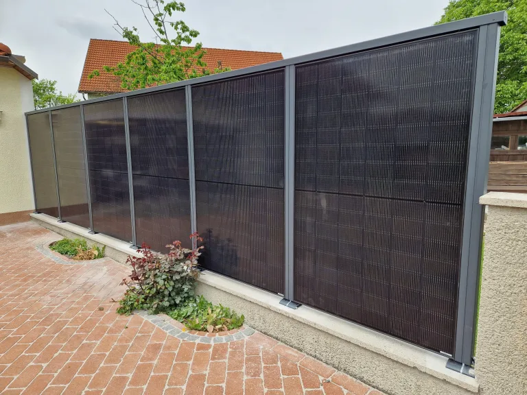 Mehr über den Artikel erfahren ⚡ Intelligenter PV-Zaun für urbane Nachhaltigkeit in St. Pölten