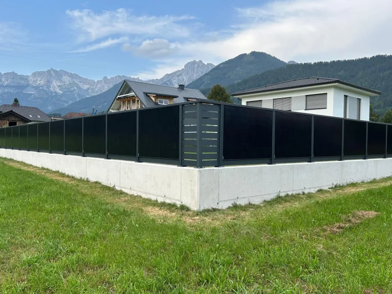 Mehr über den Artikel erfahren Solarzaun in der Steiermark – Ästhetik trifft Hochleistung