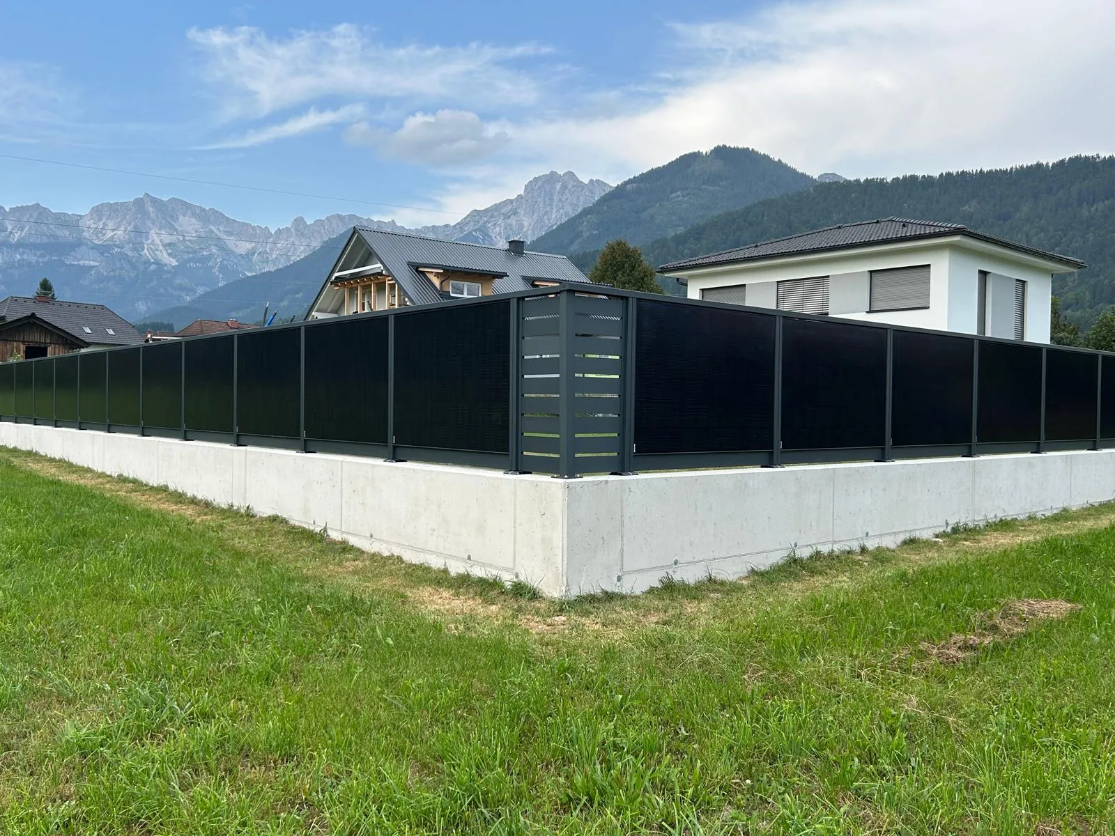 Mehr über den Artikel erfahren Solarzaun in der Steiermark – Ästhetik trifft Hochleistung