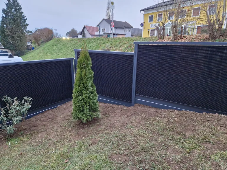 Mehr über den Artikel erfahren Vertikaler PV-Zaun als Energiearchitektur – Steiermark